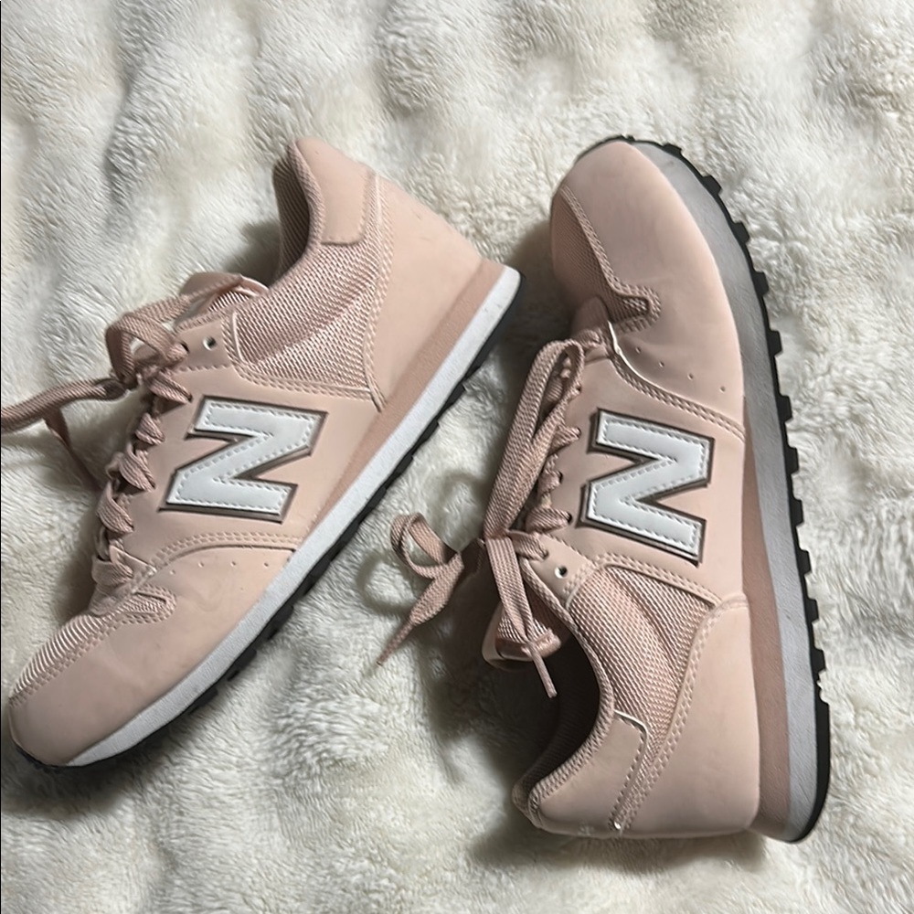 New Balance 500 Pink Sneaker